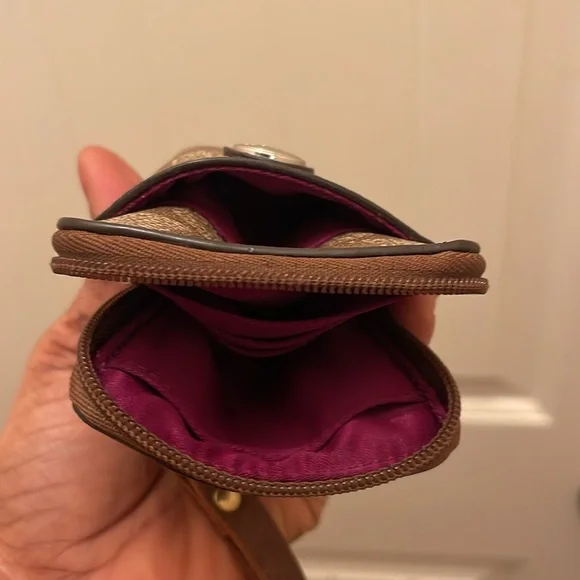 Coach, please check all picture of condition - Picture 17 of 17